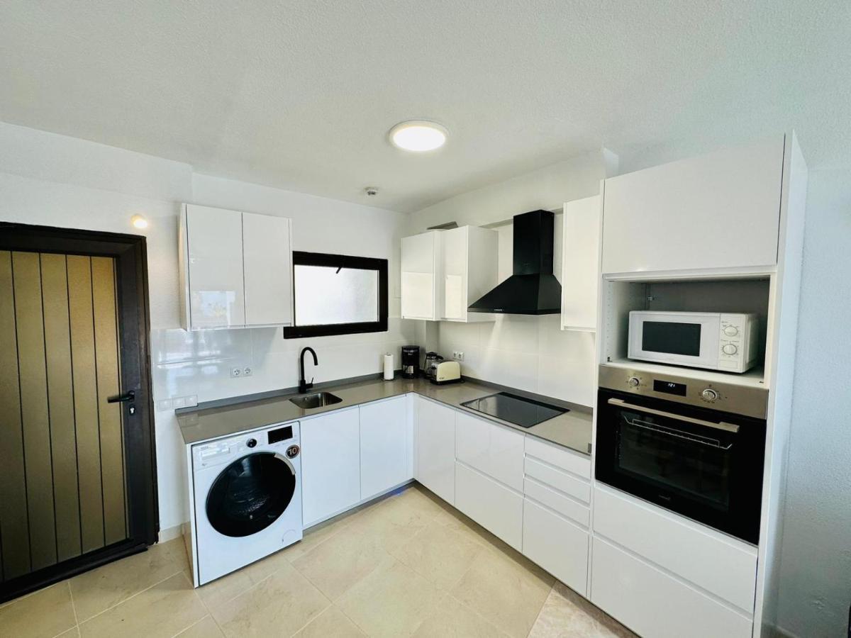 Apartment Ocean Front Cozy 2 Bedroom, 3 Beds Spacious- Netflix, Pool, Lift & Fast Wifi Playa del Ingles (Gran Canaria)